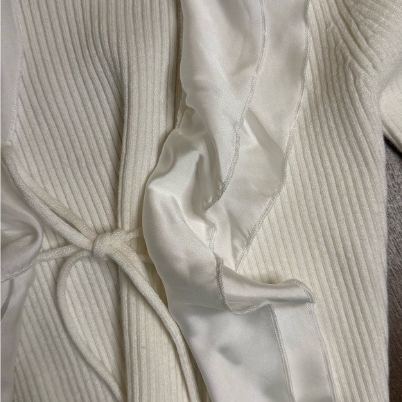 White Ruffled and Ribbed Cardigan - Picture 3 of 4